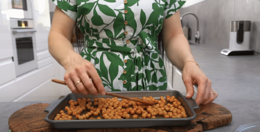 Krémové špagety s avokádovým krémem a pečenou cizrnou - jemné, svěží a plné chuti