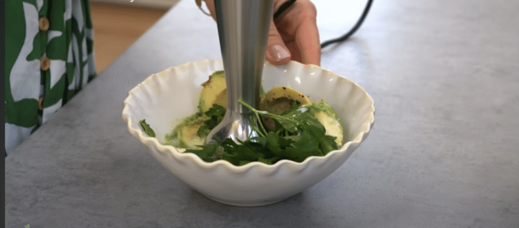 Krémové špagety s avokádovým krémem a pečenou cizrnou - jemné, svěží a plné chuti