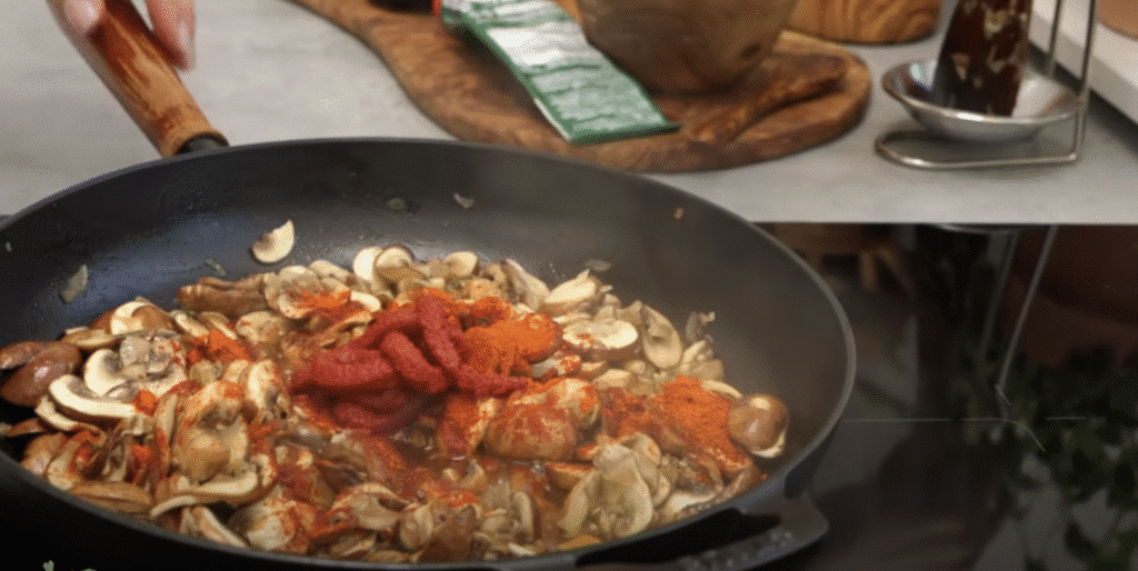 Krémový houbový stroganov s tagliatelle - lahodná večeře nebo oběd na stole!