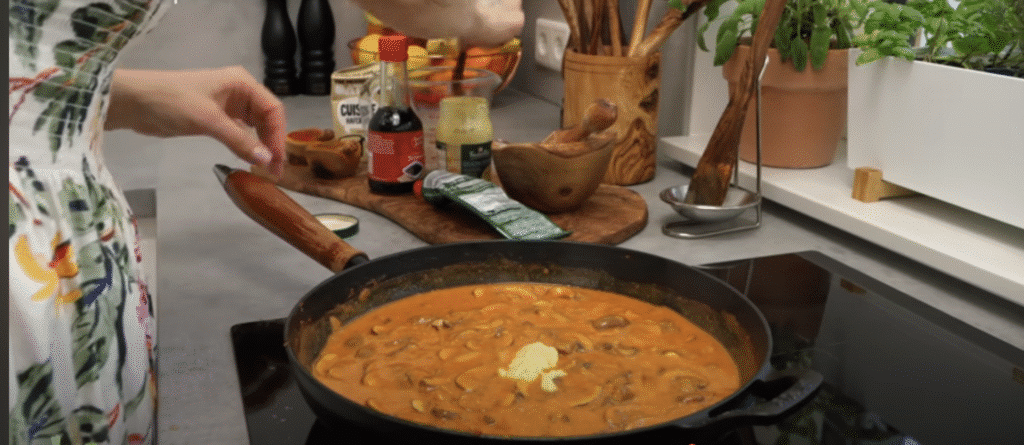 Krémový houbový stroganov s tagliatelle - lahodná večeře nebo oběd na stole!