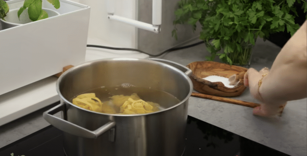 Krémový houbový stroganov s tagliatelle - lahodná večeře nebo oběd na stole!
