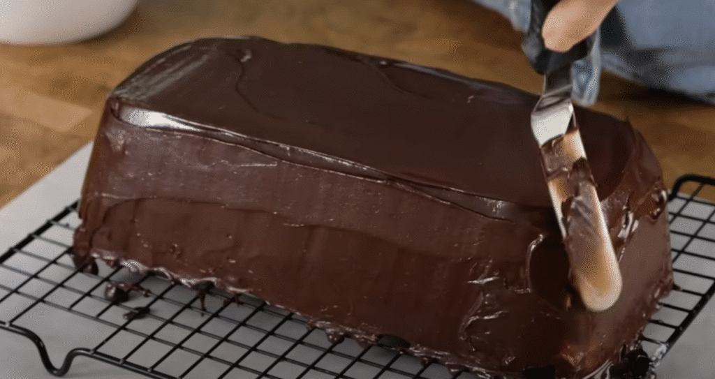 Clătită de ciocolată fără coacere cu mascarpone și dulceață de cireșe