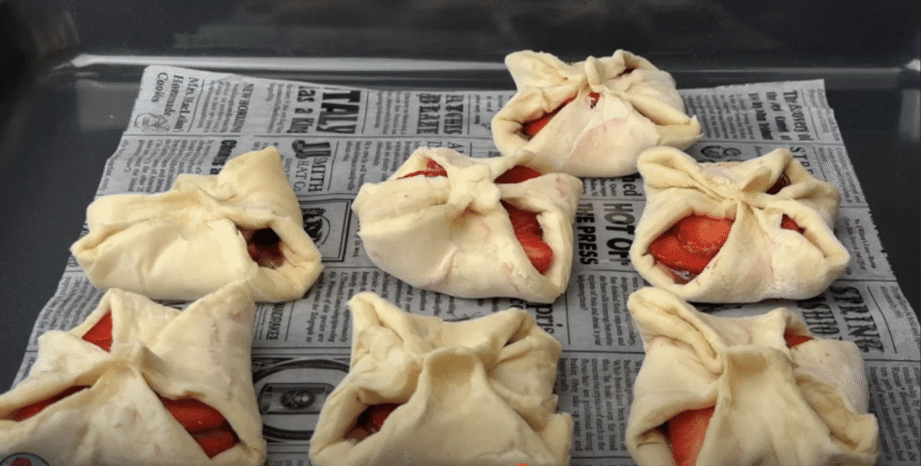 Křehké jahodové taštičky z listového těsta s Nutellou - ideální k teplému čaji!