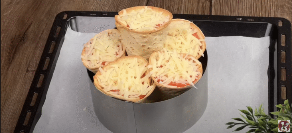 Křupavé tortillové rolky plněné kuřecím masem a sýrem