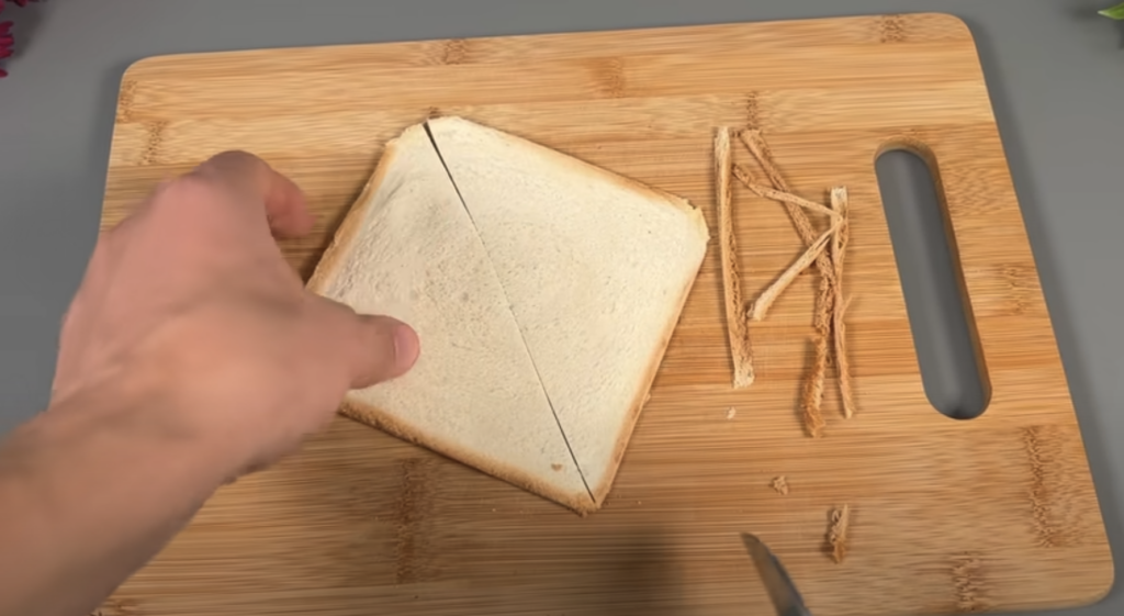 Elegantní toastové obálky s lehce soleným lososem, smetanovým sýrem a čerstvým koprem