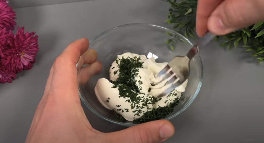 Elegantní toastové obálky s lehce soleným lososem, smetanovým sýrem a čerstvým koprem