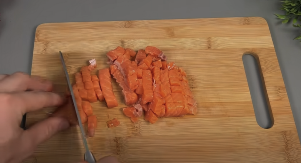 Elegantní toastové obálky s lehce soleným lososem, smetanovým sýrem a čerstvým koprem
