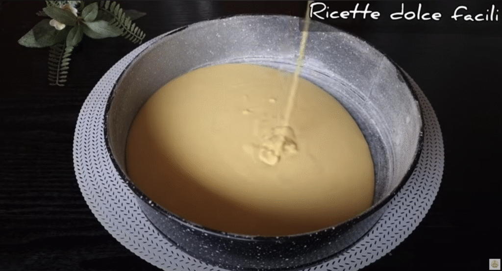 Lehoučký dort s hebkým Nutellovo-kávovým krémem a bohatou čokoládovou ozdobou