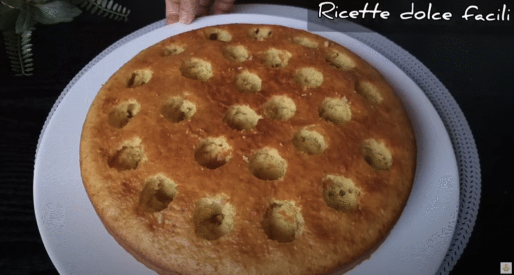 Lehoučký dort s hebkým Nutellovo-kávovým krémem a bohatou čokoládovou ozdobou