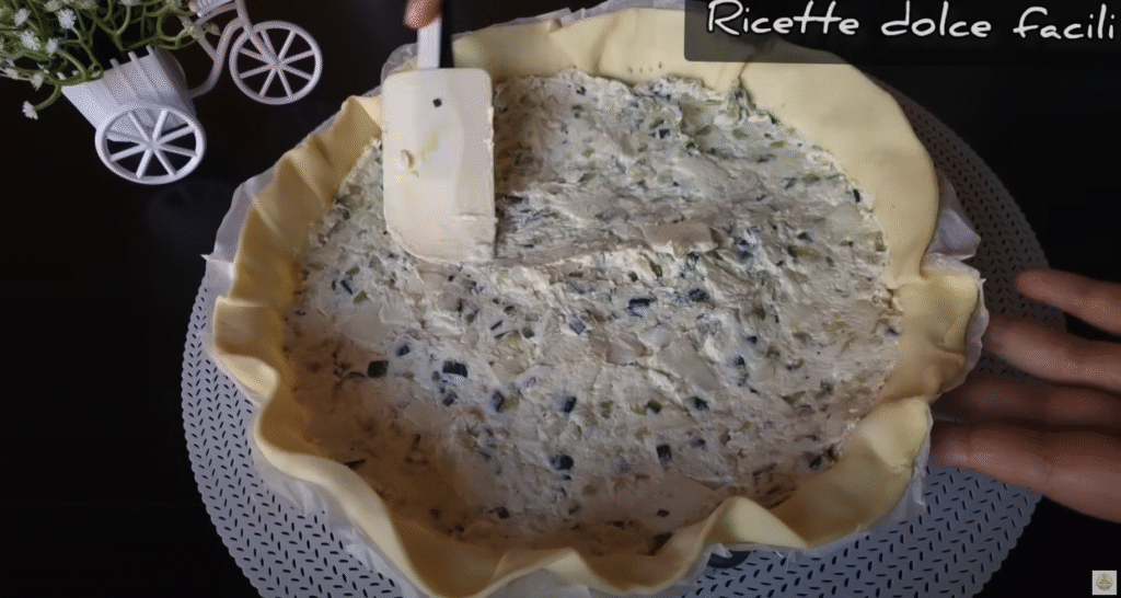 Slaný cuketový koláč z listového těsta s ricottou, provolou a parmazánem