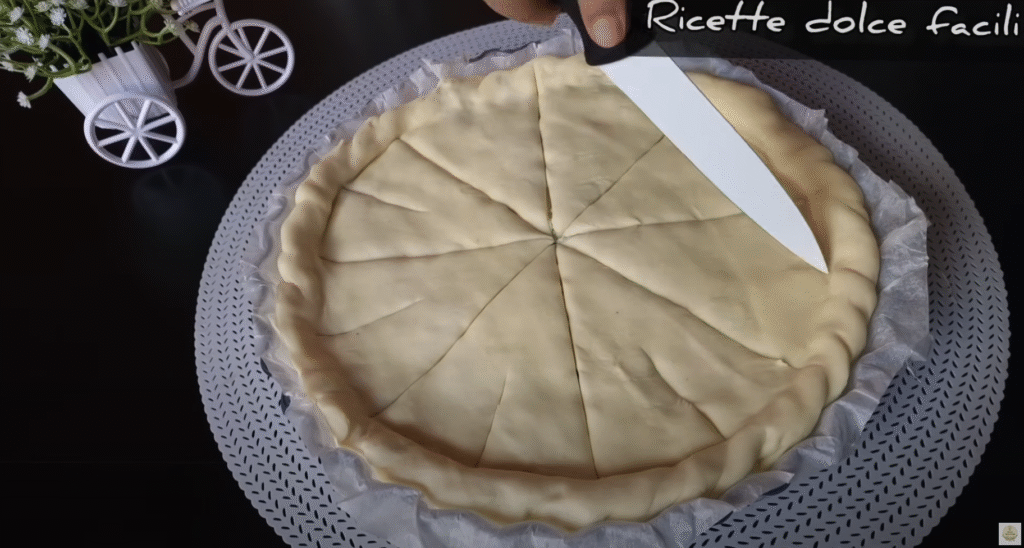 Slaný cuketový koláč z listového těsta s ricottou, provolou a parmazánem