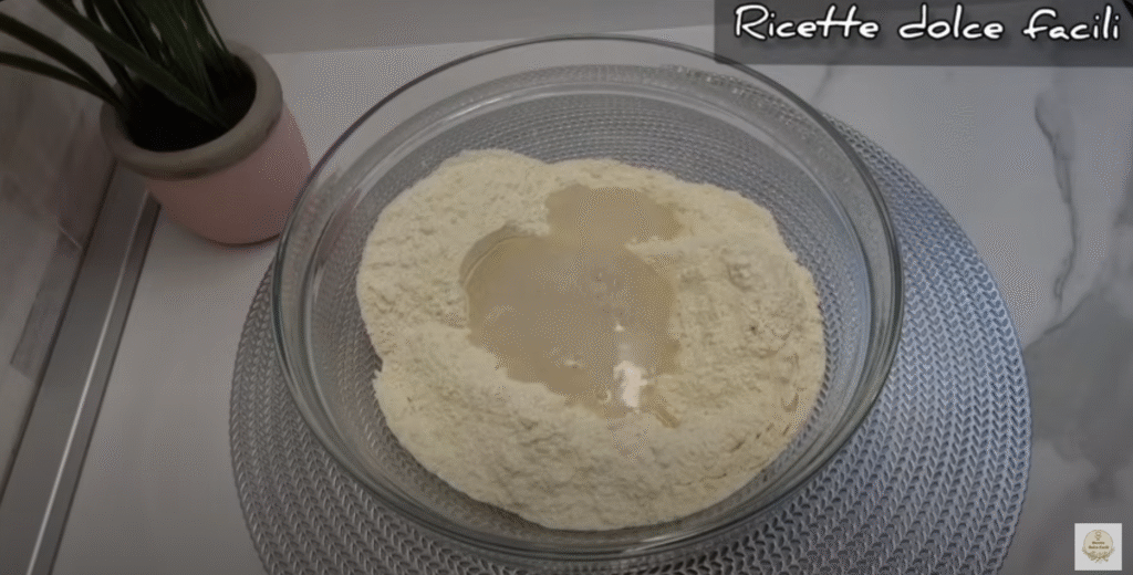 Mini pizzy z kynutého těsta s mozzarellou, tuňákem a cibulí - snadné křupavé občerstvení