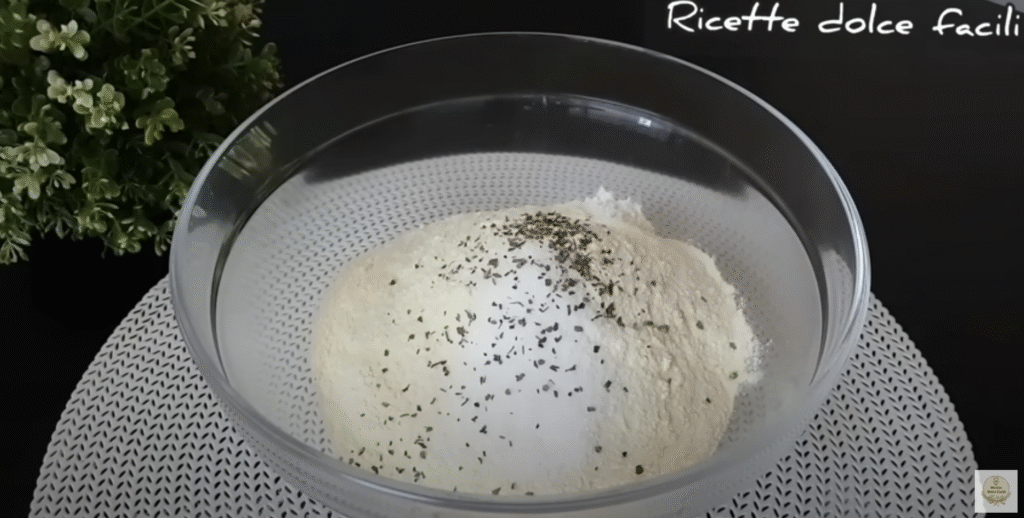 Domácí pizza s mozzarellou, mletým masem a černými olivami