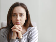 Mám dvacet let a vychovávám své sestry. Můj přítel to už nechce snášet.