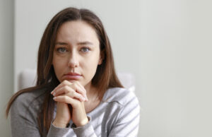 Mám dvacet let a vychovávám své sestry. Můj přítel to už nechce snášet.