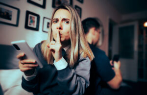 Její dokonalý manžel mi dělá návrhy. Mlčet, nebo jí to přiznat?