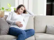 Jsem těhotná a přítel mě podvádí. Nevím, co mám dělat.