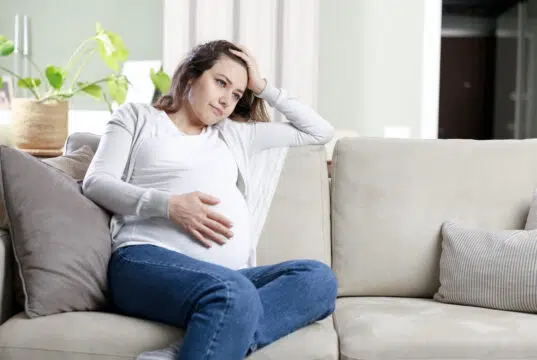 Jsem těhotná a přítel mě podvádí. Nevím, co mám dělat.