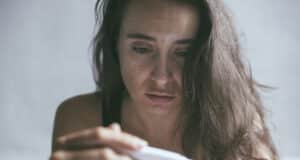 Řekla jsem mu, že čekám dítě. On mi odpověděl tichým odchodem.