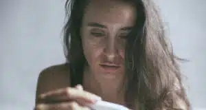 Řekla jsem mu, že čekám dítě. On mi odpověděl tichým odchodem.