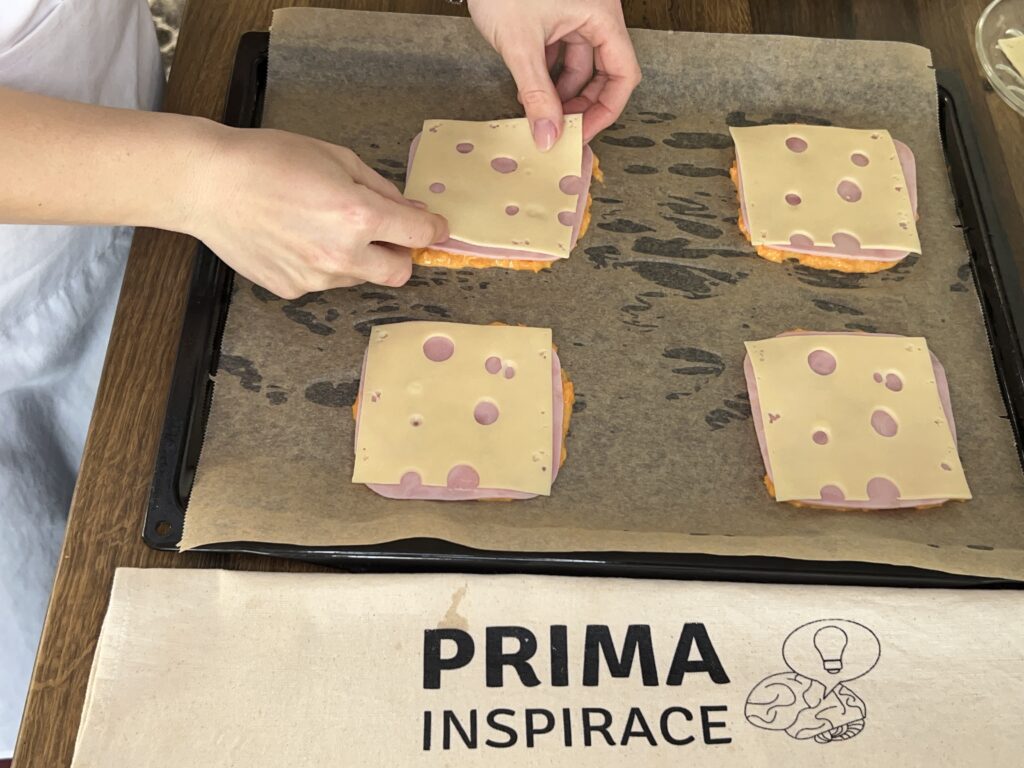 Zapečené mrkvové toasty se šunkou a sýrem - zdravá snídaně i svačina