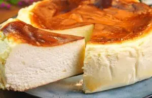 Krémový tvarohový cheesecake ze San Sebastianu s čokoládovou polevou