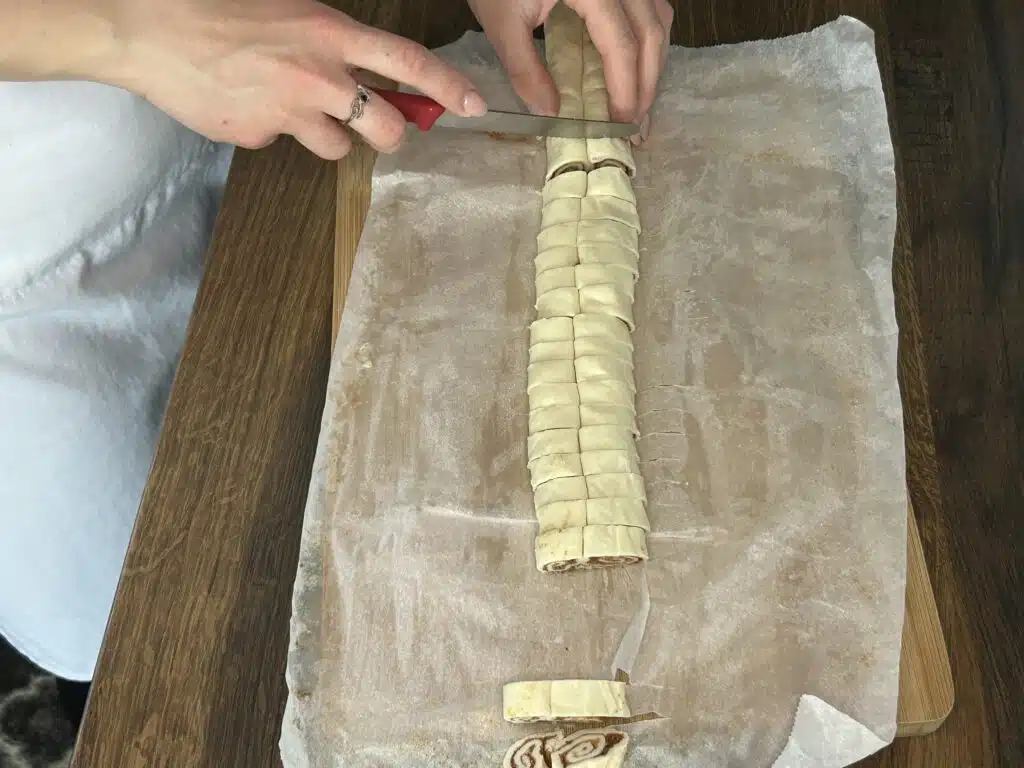 Skořicové brýle z listového těsta - sladká pochoutka hotová za pár minut!