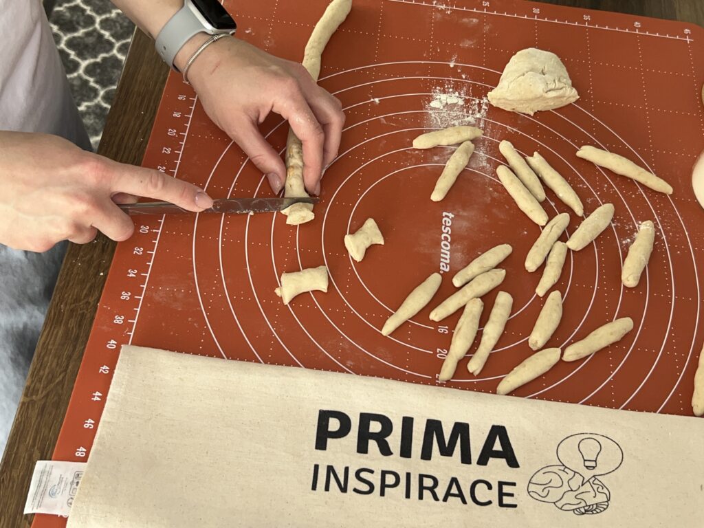 Máte doma spoustu starších rohlíků? Připravte si šulánky!