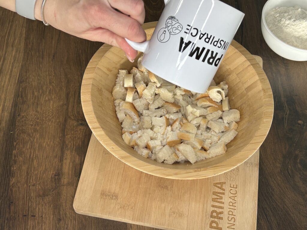 Máte doma spoustu starších rohlíků? Připravte si šulánky!