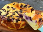 Dokonalý dezert k odpolední kávě – Připravte si tento borůvkový koláč BEZ špetky mouky!