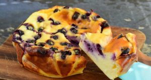 Dokonalý dezert k odpolední kávě – Připravte si tento borůvkový koláč BEZ špetky mouky!