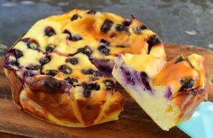 Dokonalý dezert k odpolední kávě – Připravte si tento borůvkový koláč BEZ špetky mouky!