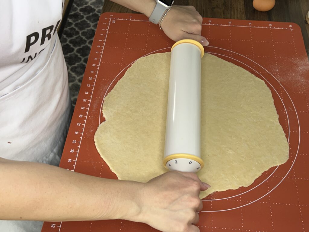 Trhací chléb s česnekovým máslem a sýrem