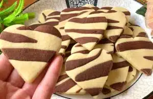 Křehká srdíčka z dvoubarevného těsta – příprava za 10 minut!