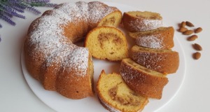 Lehká a vláčná vanilkovo-citronová bábovka s křupavými mandlemi Lehká a vláčná vanilkovo-citronová bábovka s křupavými mandlemi