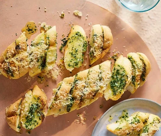 Křupavé česnekové bagetky z fritézy: Rychlá dobrota