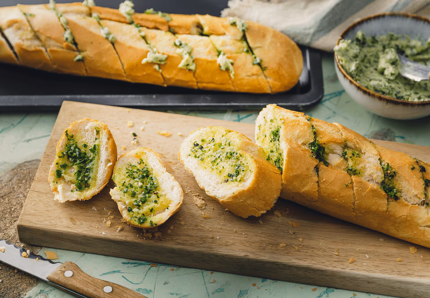 Křupavé česnekové bagetky z fritézy: Rychlá dobrota