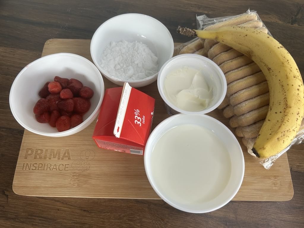 Jemná šlehačková roláda z dlouhých piškot – bez pečení!