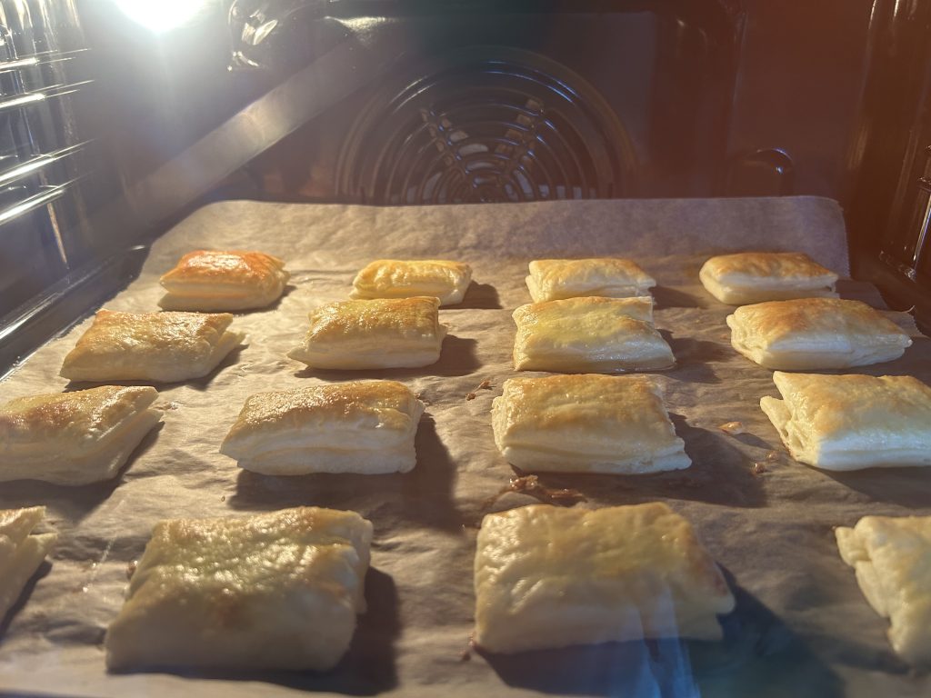 Listové koláčky plněné nutellovo-mascarpone krémem, které si zamilujete