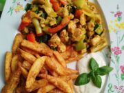Domácí kuřecí čína s hranolky – rychlá a chutná večeře jako z restaurace