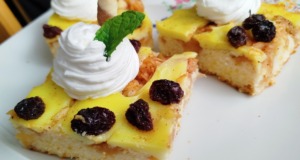 Jablečné řezy s pudinkem: Vláčný koláč na plech s vůní skořice a rumu! Litý koláč na plech s jablky a pudinkem – vláčný a voňavý dezert