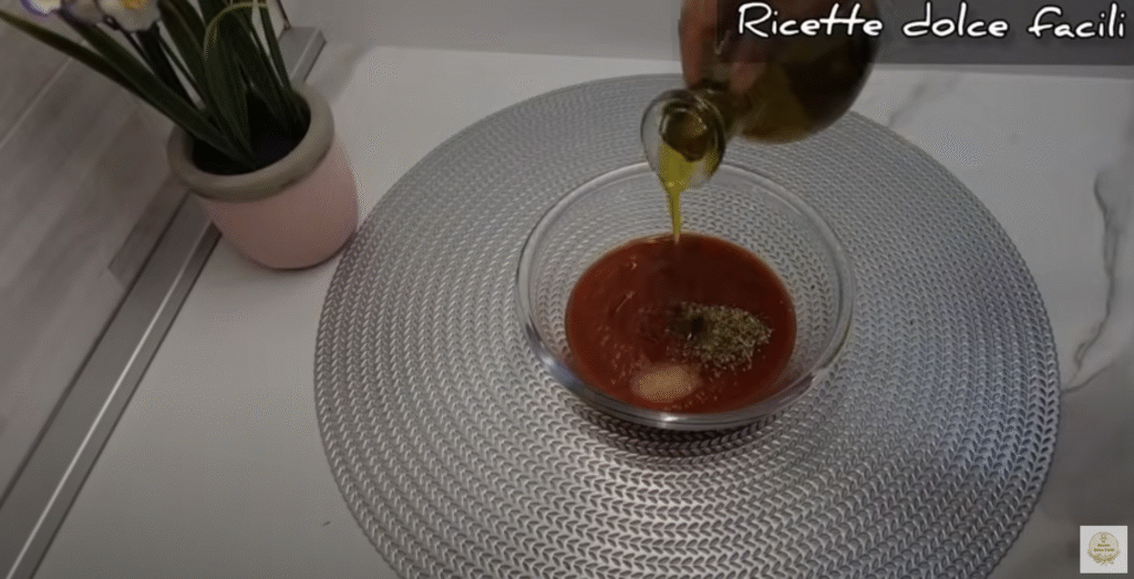 Mini pizzy z kynutého těsta s mozzarellou, tuňákem a cibulí - snadné křupavé občerstvení