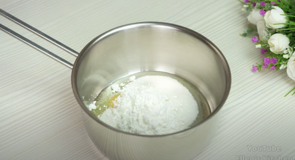 Lehký broskvový koláč s vanilkovým krémem a ovocným želé - lehké pohlazení na duši