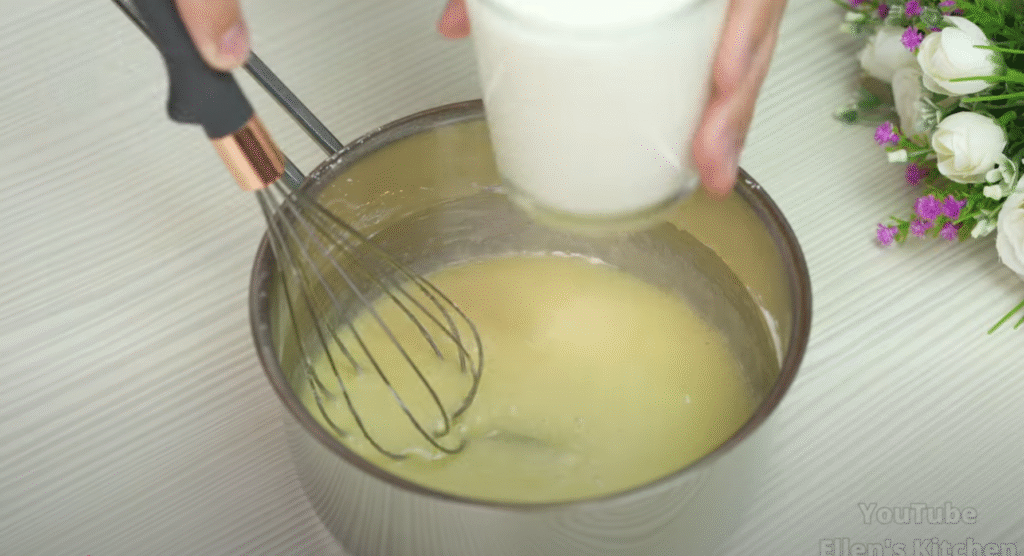 Lehký broskvový koláč s vanilkovým krémem a ovocným želé - lehké pohlazení na duši