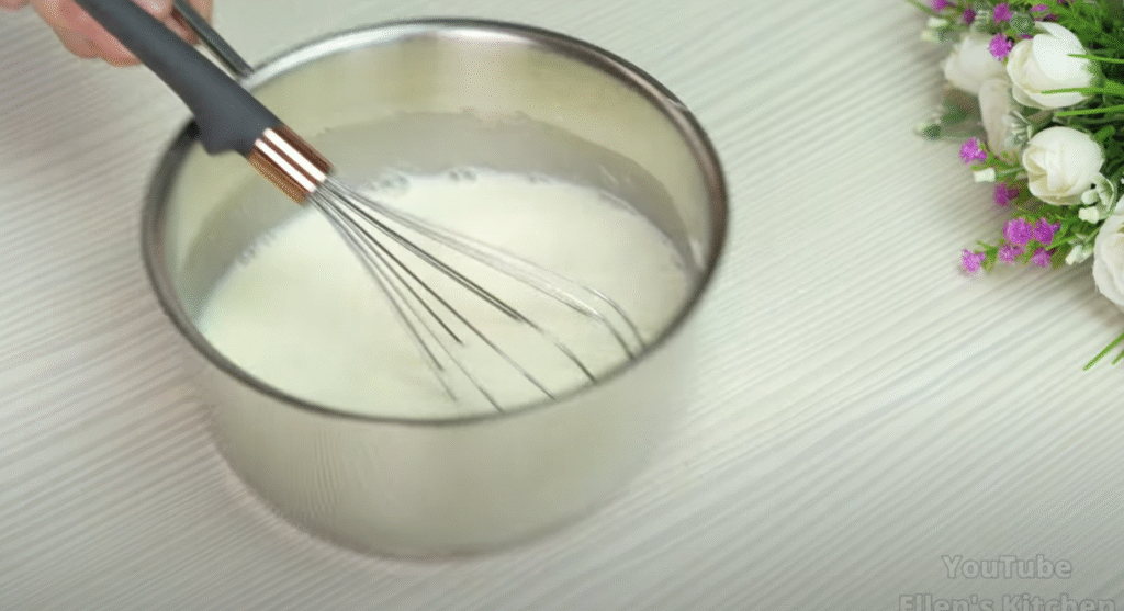 Lehký broskvový koláč s vanilkovým krémem a ovocným želé - lehké pohlazení na duši