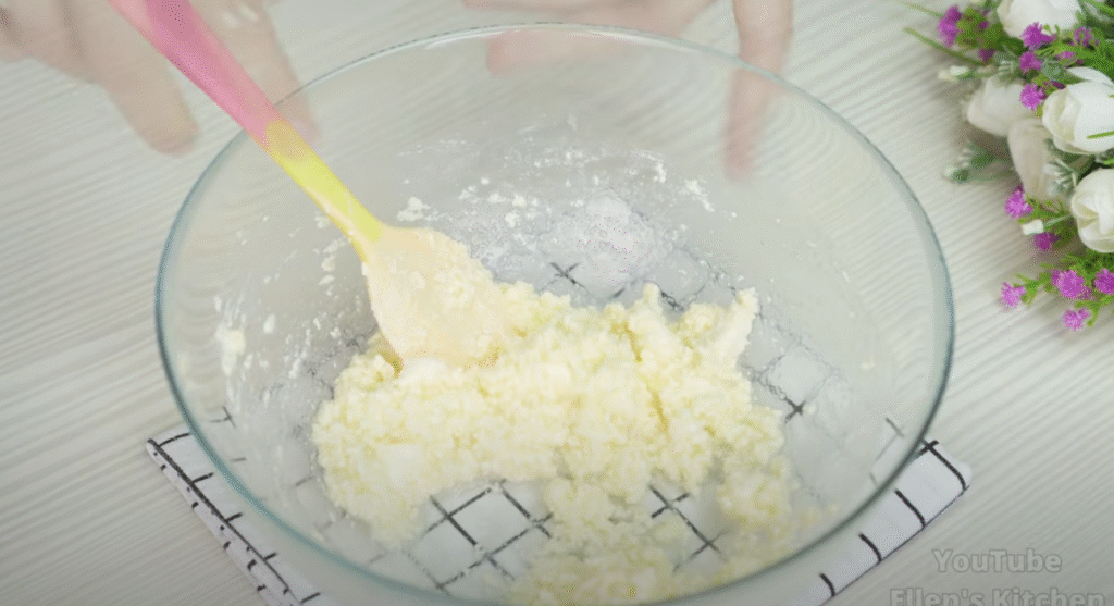 Lehký broskvový koláč s vanilkovým krémem a ovocným želé - lehké pohlazení na duši