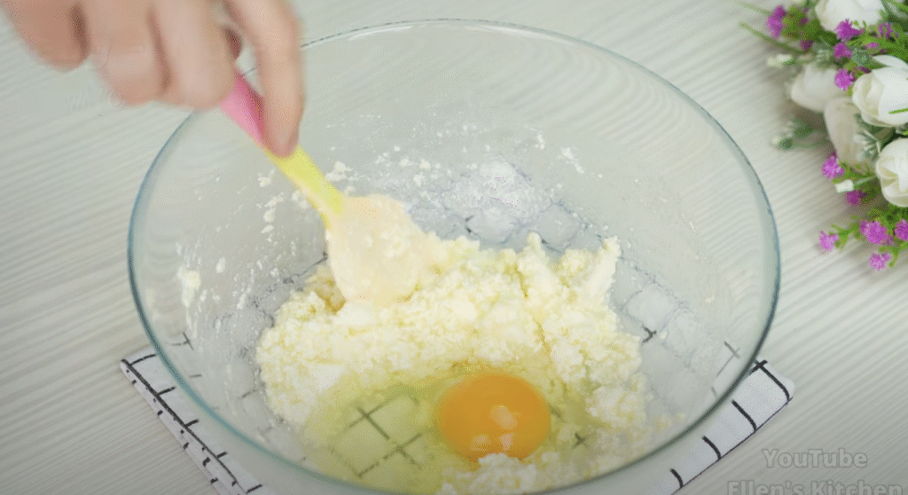 Lehký broskvový koláč s vanilkovým krémem a ovocným želé - lehké pohlazení na duši