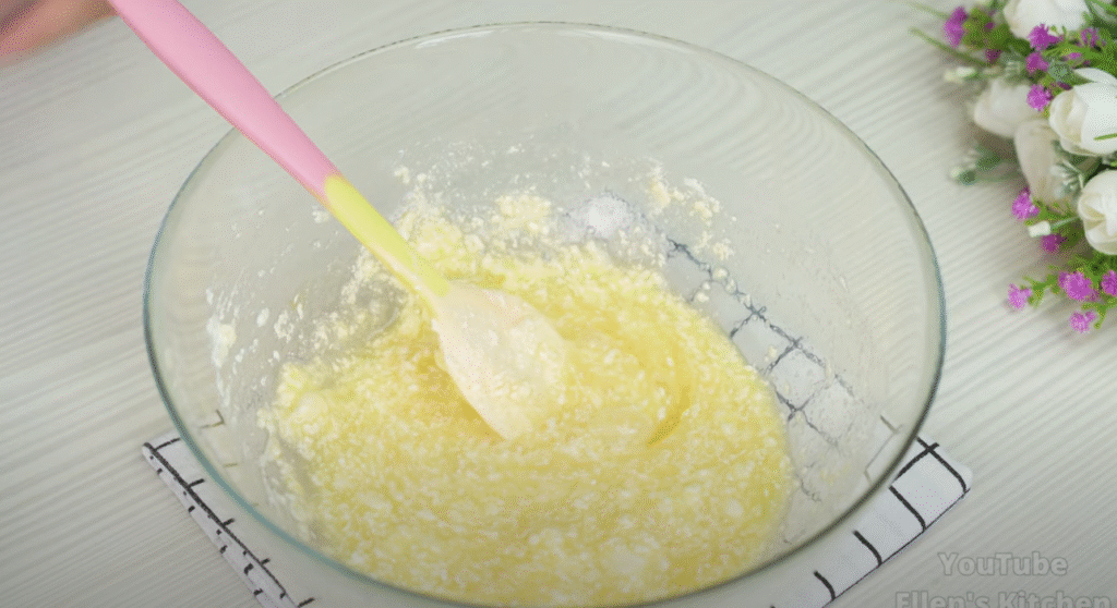 Lehký broskvový koláč s vanilkovým krémem a ovocným želé - lehké pohlazení na duši