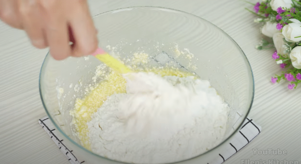 Lehký broskvový koláč s vanilkovým krémem a ovocným želé - lehké pohlazení na duši