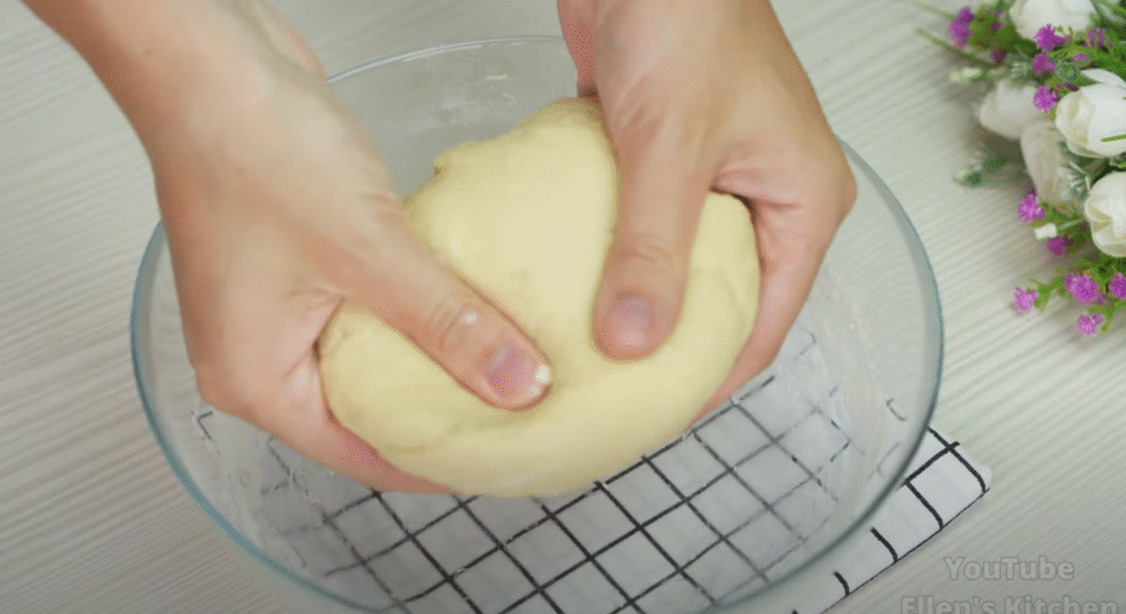 Lehký broskvový koláč s vanilkovým krémem a ovocným želé - lehké pohlazení na duši